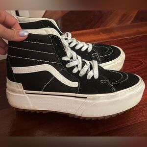 VANS PLATFORM SLIGHTLY WORN. NO WEAR ON BOTTOM OF SHOE.